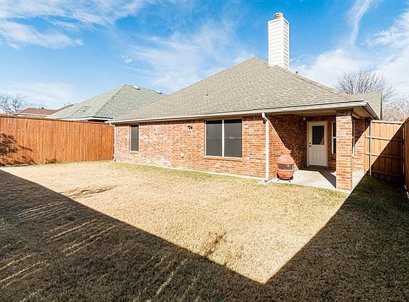 3rd image of 2919 Holly Ln