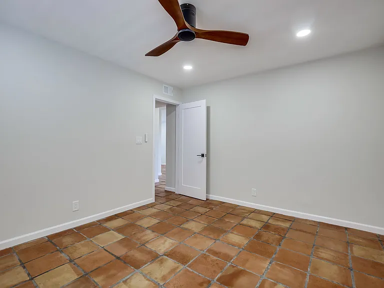 205 W Escalones #B — Photo 22