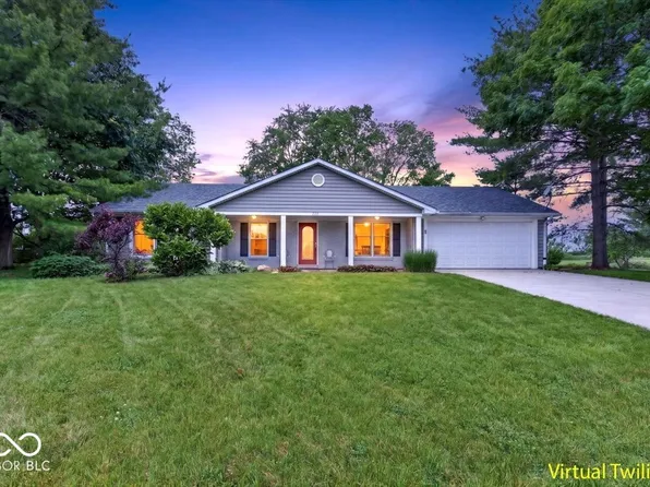 909 Cardinal Dr, Zionsville, IN 46077