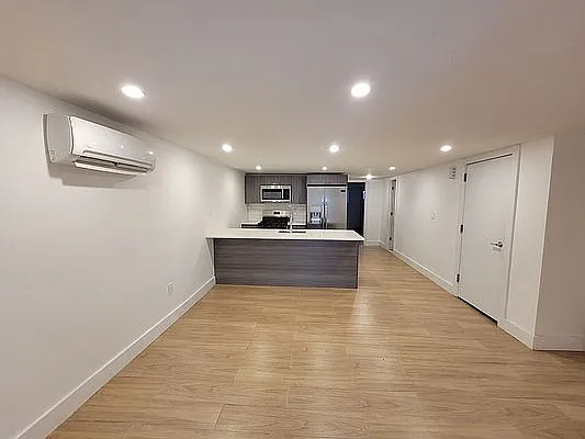 1079 Hancock St #1 photo 1