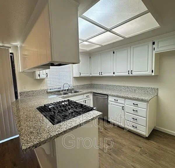 312 1/2 N Park St — Photo 9