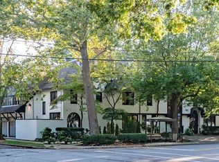 10494 Lake Shore Blvd, Bratenahl, OH