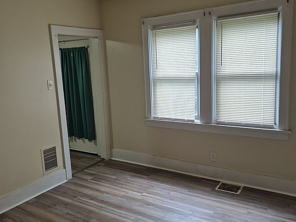 4th image of 3116 Grover St