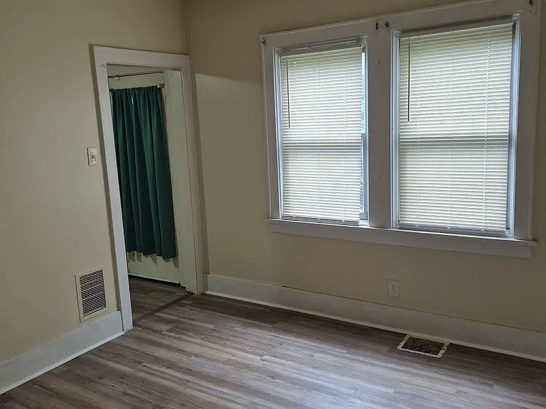 3116 Grover St — Photo 4
