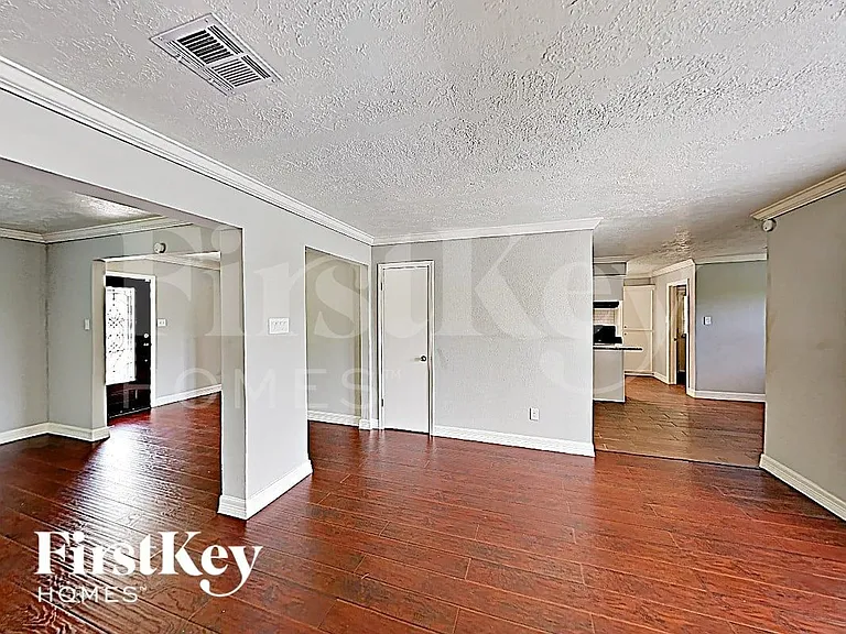 10122 Woodhollow Dr — Photo 8