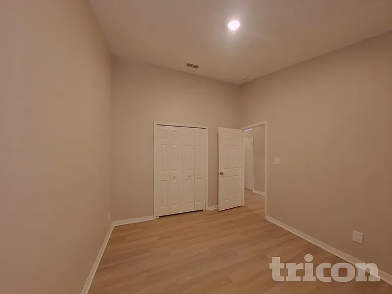1067 Stoneham Dr — Photo 13
