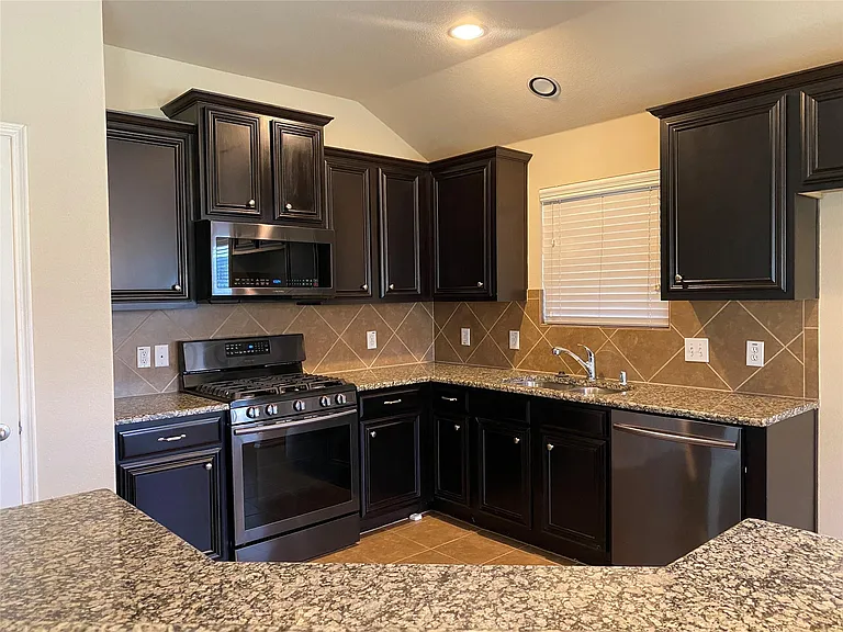848 Lake Forest Trl — Photo 2