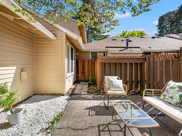4875 SW Normandy Pl — Photo 8