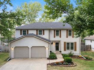 1134 E Sleepy Hollow Dr, Olathe, KS 66062