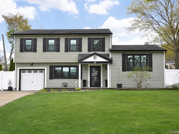 14 Mark Lane, Farmingville, NY 11738