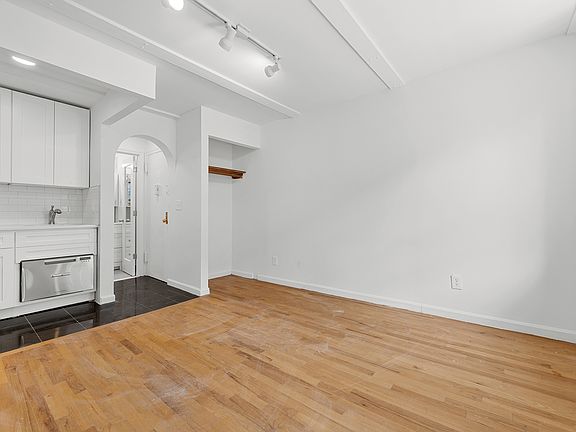 3rd image of 224 Sullivan St APT A21