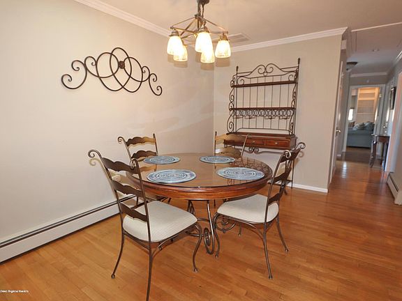 4th image of 40 Hyannis St