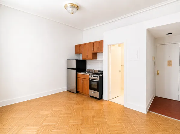 5 West 16th Street image 1 of 7