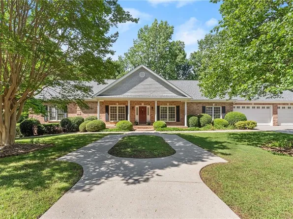 2113 Ryans Pl, Gainesville, GA 30501