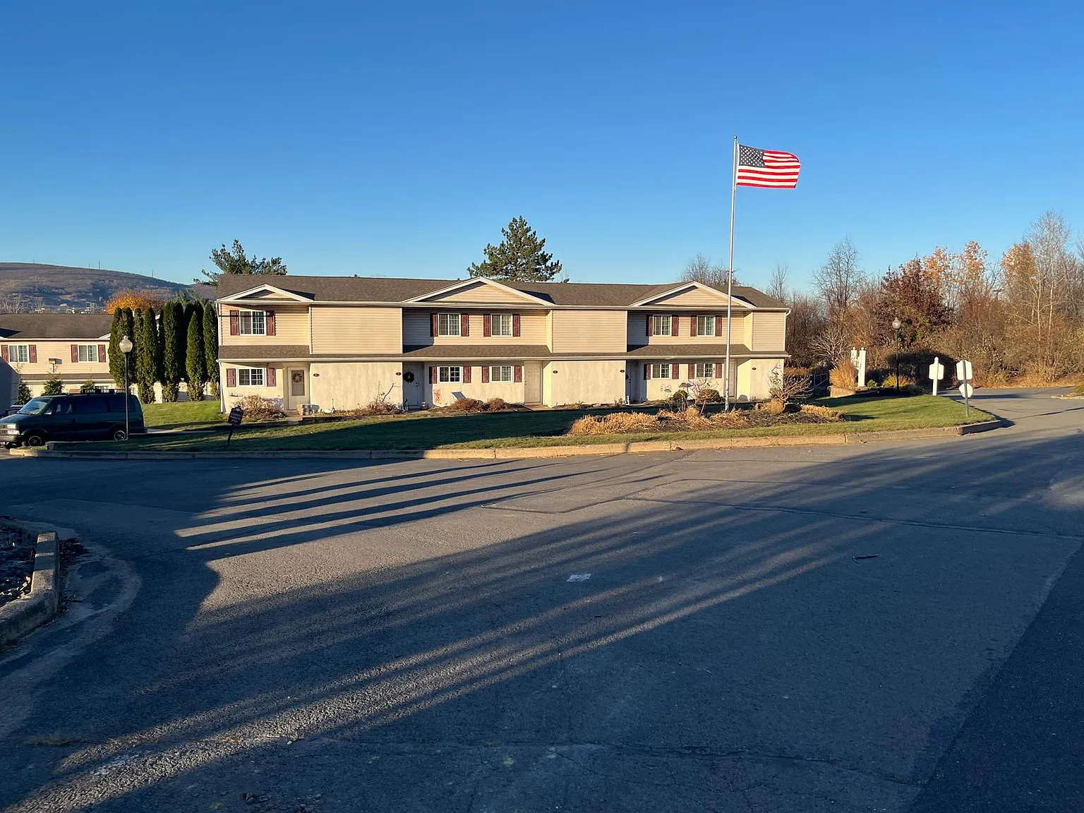 Country View Manors at Dunmore — Photo 4
