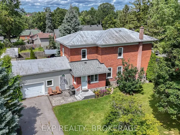 13 Alfred St, Greater Napanee, ON K7R 3H8