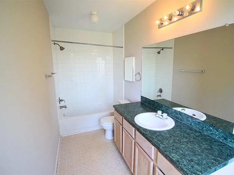2117 Whittier Dr — Photo 10