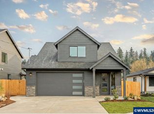 407 S 1st St, Silverton, OR