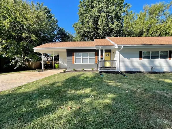 511 Sagebrush Ln, Belton, MO 64012