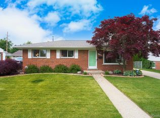39124 Orangelawn St, Livonia, MI 48150