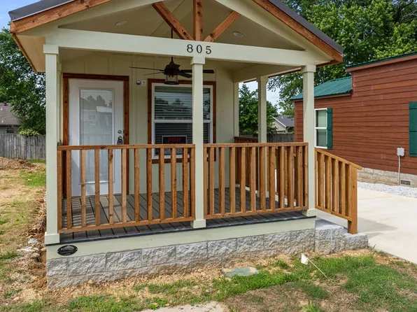 805 Strawberry Ln, Rogers, AR 72756