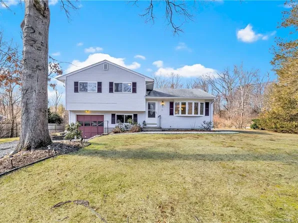 33 Stonecrop Road North, Norwalk, CT 06851