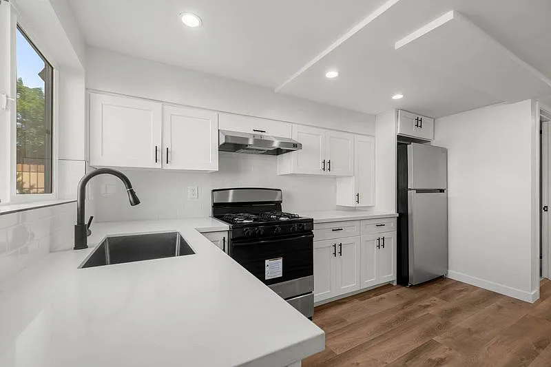 Studio, 370 sqft, $1,695 — Photo 4