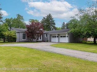 1817 Ridgewood Dr, East Lansing, MI 48823
