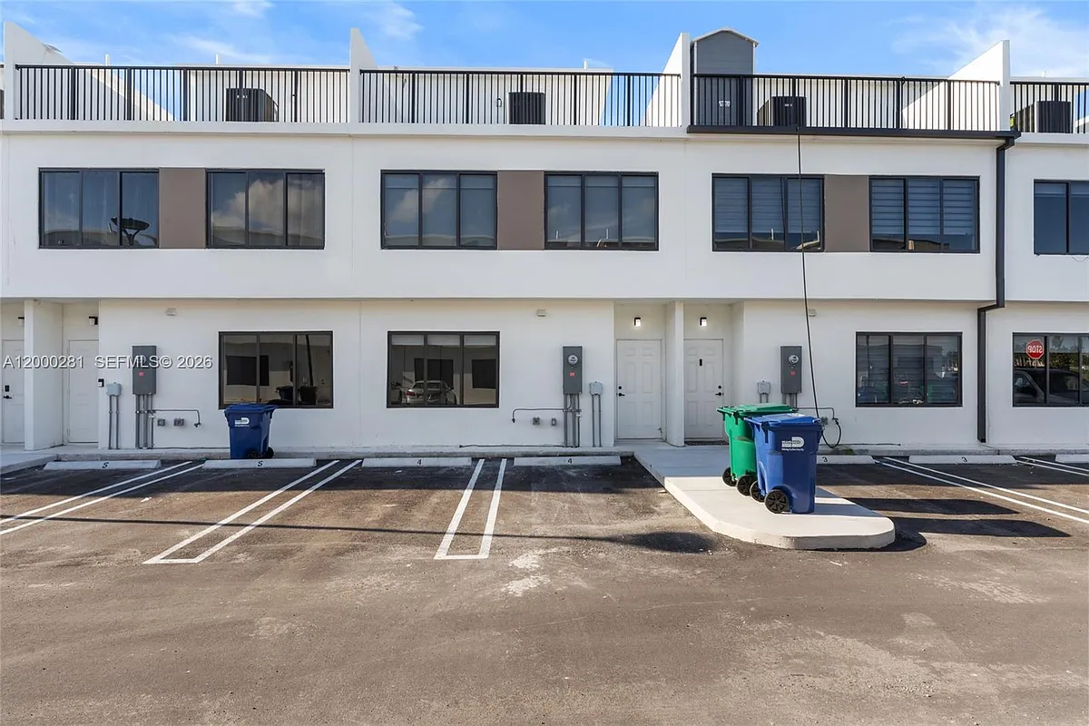 Building Photo - 14513 SW 261st St #EFFICIENCY