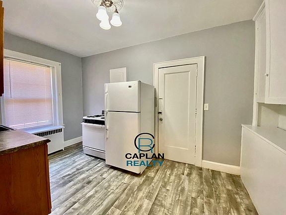 2nd image of 835 Elm St APT B1