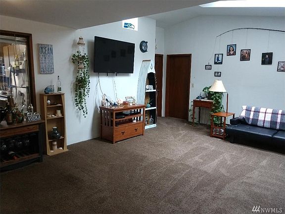 3rd image of 299 Dolphin Ave NE