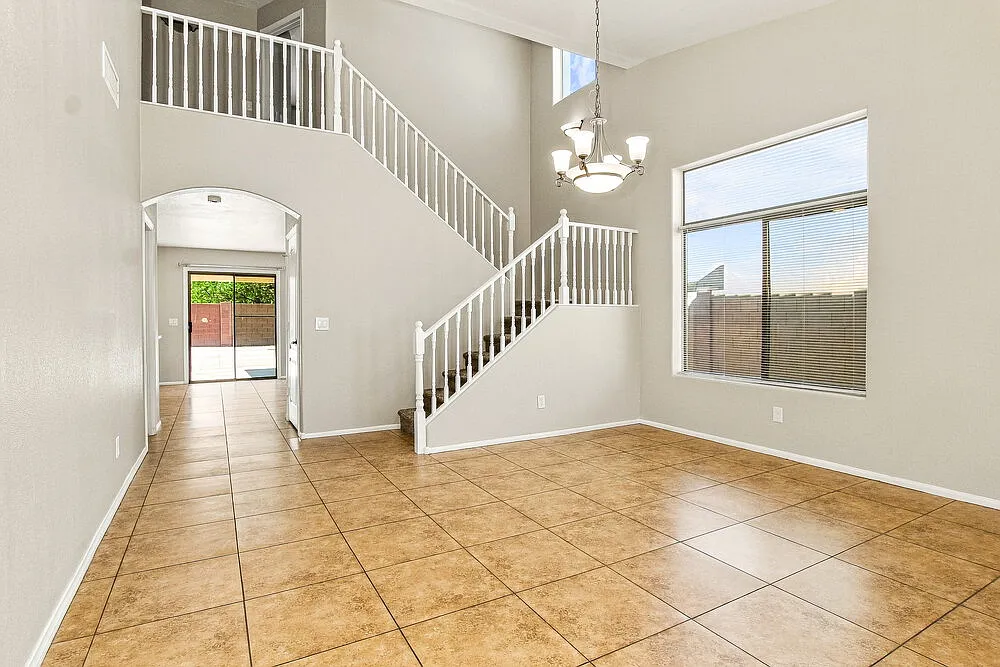 4 bed, 2.5 bath, 1943 sqft, $2,360 — Photo 4