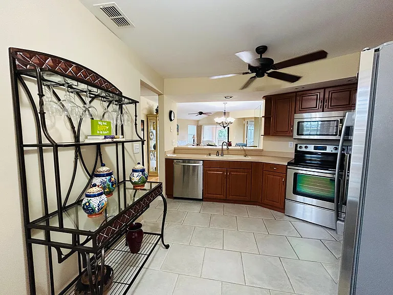 992 Woodshire Ln #D301 — Photo 6