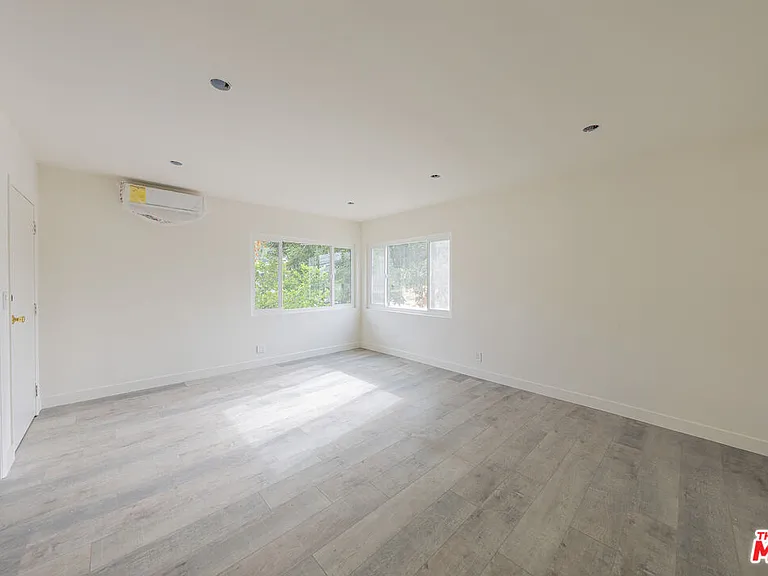 10043 Haines Canyon Ave #F — Photo 14