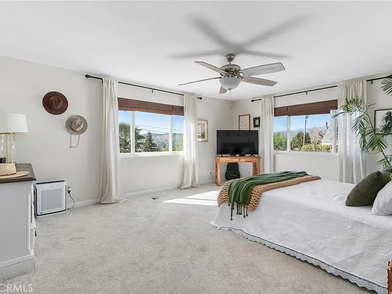 11758 Grant Dr — Photo 18