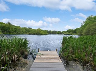 1145 Lakeside Dr, Dingmans Ferry, PA 18328