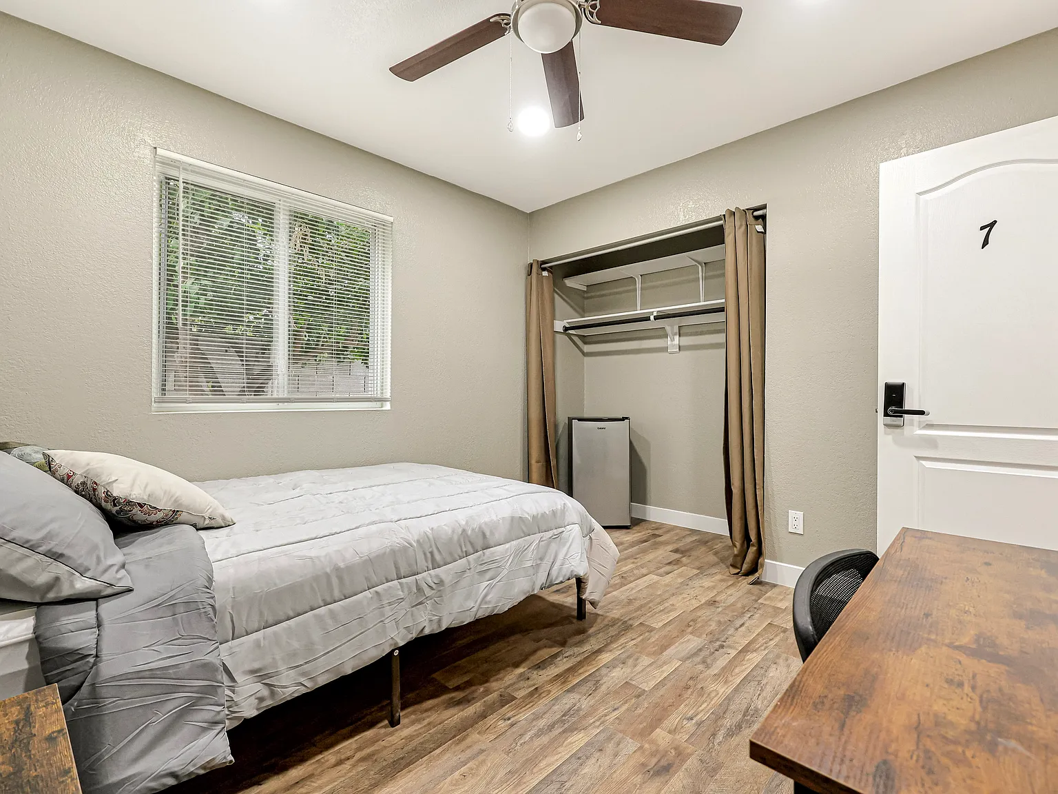 4 bed, 4.0 bath, 2450 sqft, $845 — Photo 4