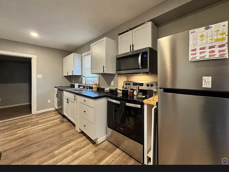 329 NW Waite St — Photo 3