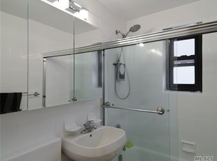 46 Terrace Cir APT 1H, Great Neck, NY 11021