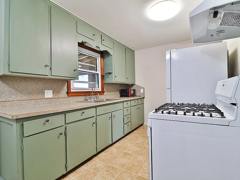 1930 Sara Lee Ave — Photo 17