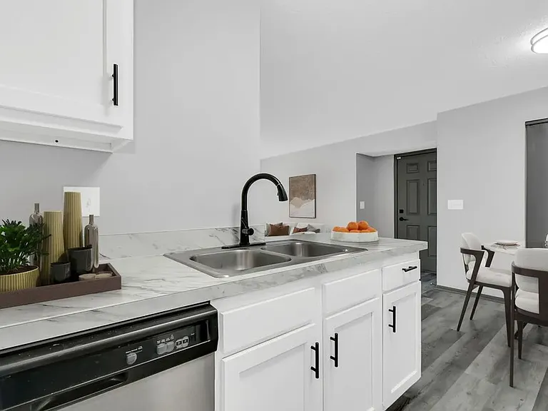 Parkview Apartments — Photo 4