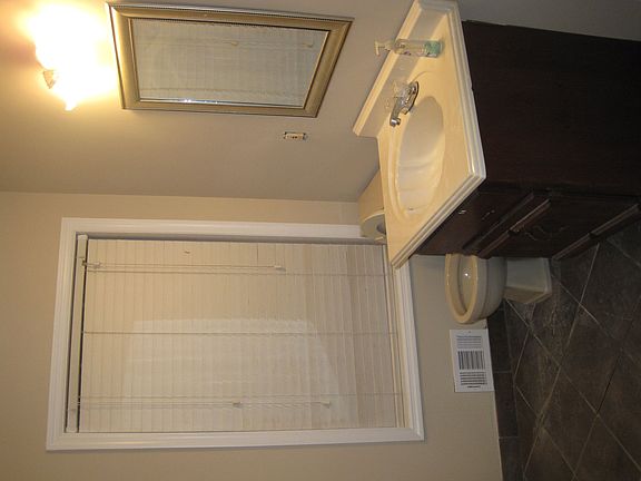 4th bedroom has private bath