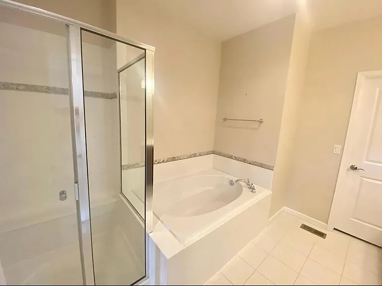 7877 Vallagio Ln — Photo 10
