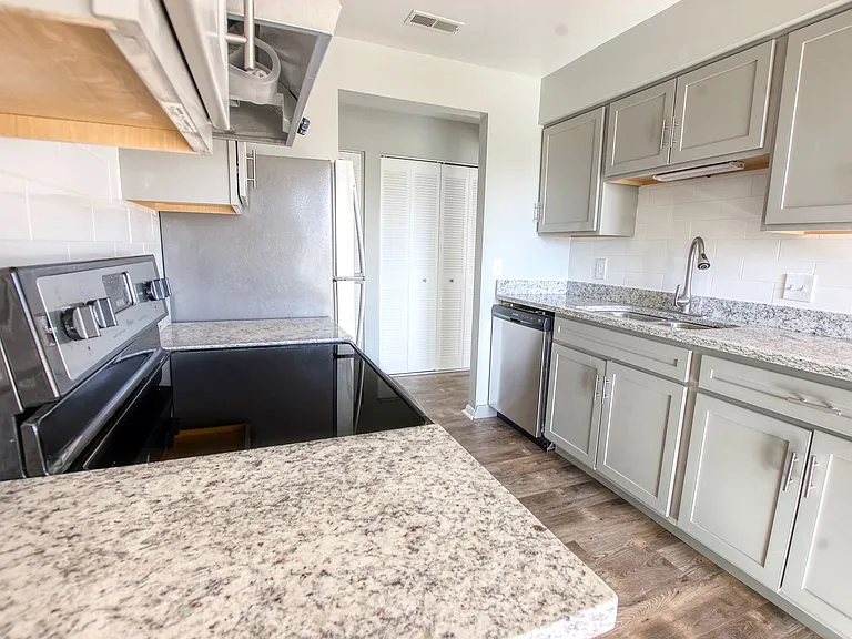 Sugarbush Apartments — Photo 73