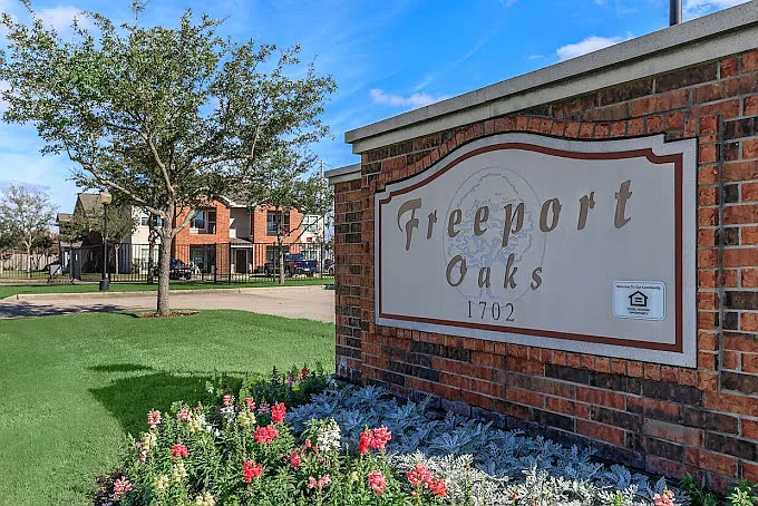 Freeport Oaks Apartments — Photo 3
