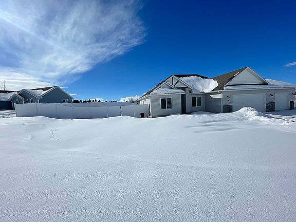 3rd image of 114 Glen Brier Dr