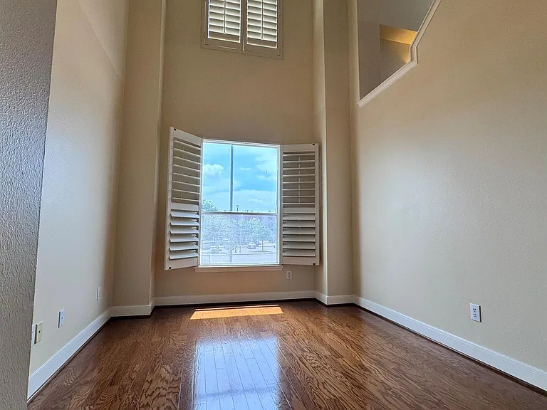 2333 Ann St — Photo 12