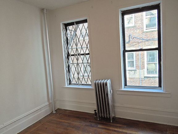 3rd image of 352 Saint Johns Pl APT 2C