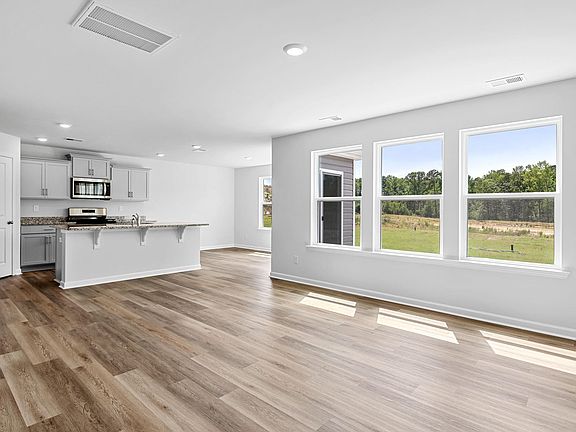 5th image of 211 Stone Creek Rd