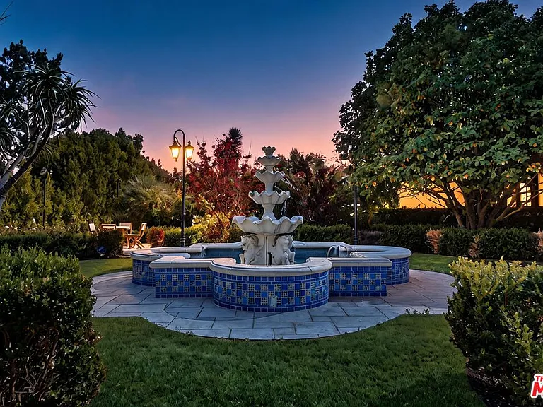 2374 Earls Ct — Photo 42